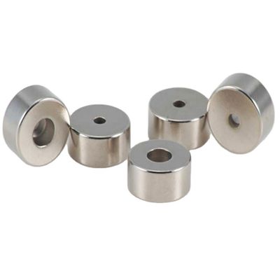 คุณภาพ นีโอดีเมียมแม็กเนท M5 คอนเตอร์บอร์ 25x4 มิลลิเมตรกลม perforated อุตสาหกรรม โรงงาน